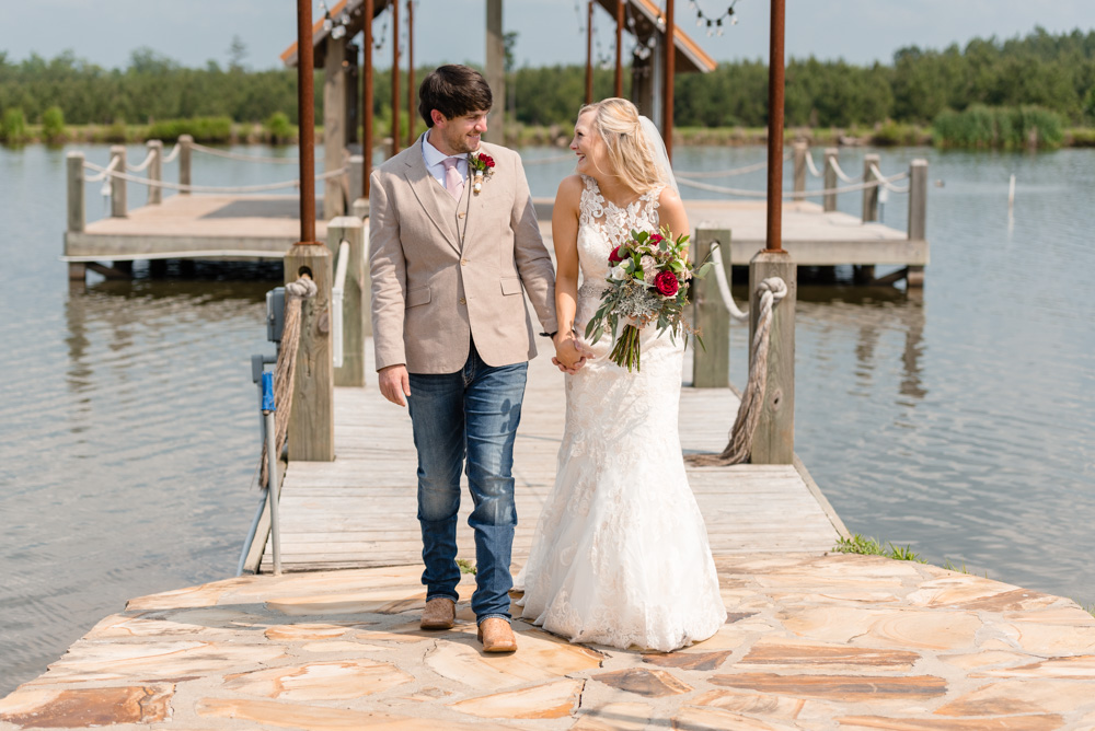 tuscaloosa wedding couple walking