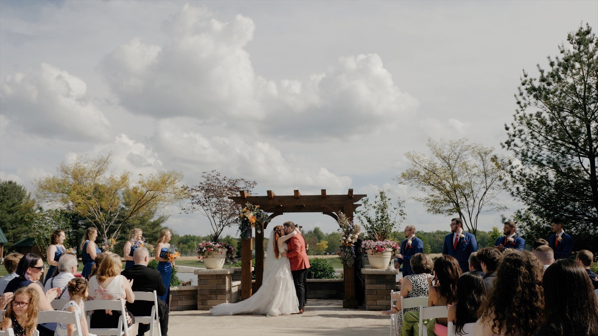 wedding ceremony first kiss